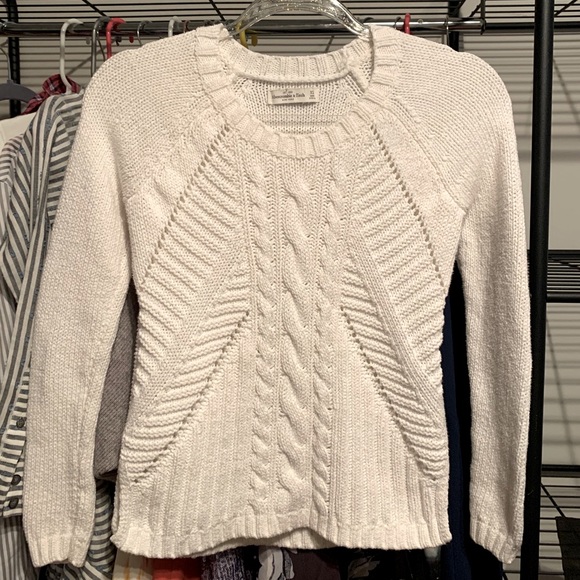 Abercrombie & Fitch Sweaters - ❄️✨Abercrombie & Fitch Ivory Cableknit Sweater✨❄️